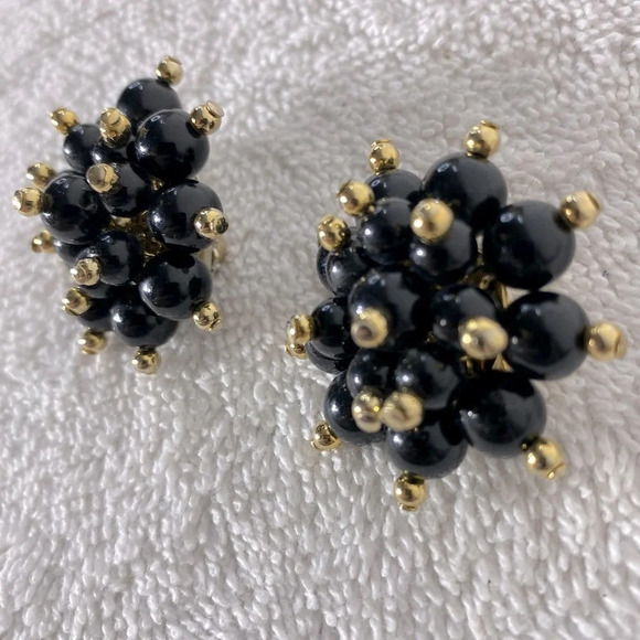 Vintage Handmade Black & Gold Beads Cluster Clip On Earrings - Picture 5 of 7